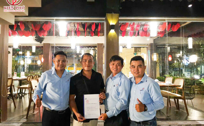 Kiến Phố ký hợp đồng xây dựng trọn gói nhà phố 1 trệt 2 lầu nhà anh Quân ở Bình Dương