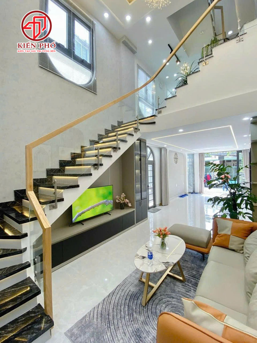Bàn giao nhà 1 trệt 4 lầu sân thượng cho gia đình anh Tiến ở Quận Tân Bình